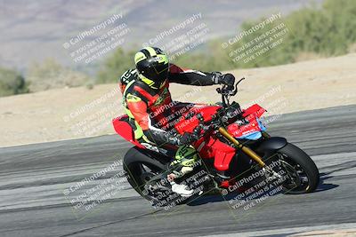 media/Dec-01-2025-Moto Forza (Mon) [[2daa91e15f]]/2-Intermediate Group/Session 4 Turn 9/